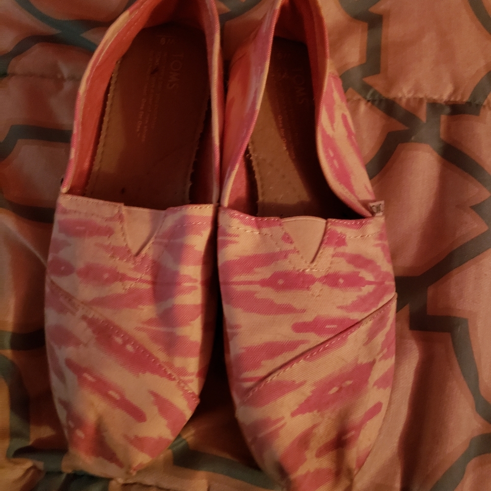 Pink and white TOMS